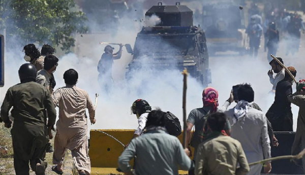 Confrontation between De Facto Ruler and Imran Khan: Unprecedented Protest in Pakistan
